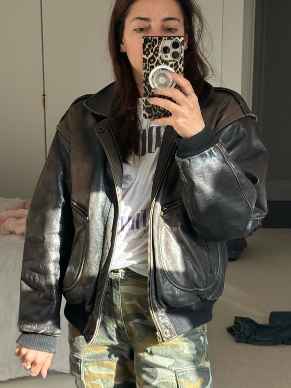 Vintage Brown Leather Bomber Jacket - Classic Outfit Staple